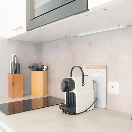 Stunning Sea View - Pool, & Ac Apartment